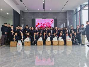 鮮花贈芳華，好禮敬巾幗